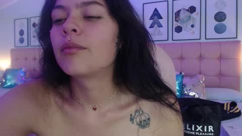 kIKI online show from December 2025 08:59:01 PM