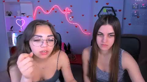 Snapshot of kiki_swan chatting on June 2026 12:07:01 PM kiki_swan online show from June 2026 12:07:01 PM