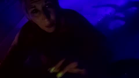 kikilovespartylights online show from November 2025 12:27:01 PM