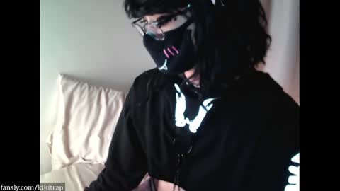 Kiki Trap online show from December 2024 02:02:01 AM