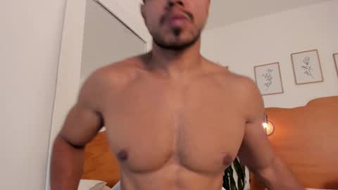 Kilua Muscle guy online show from December 2025 09:00:01 PM