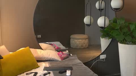 Kim online show from October 2025 01:02:02 PM