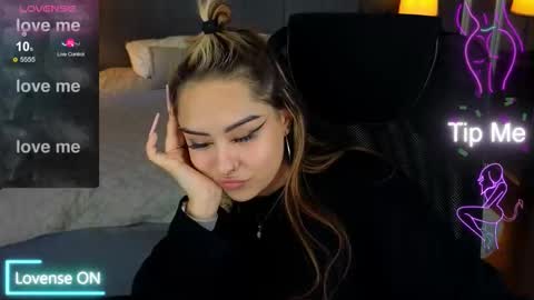 Kim online show from October 2025 08:37:01 AM