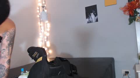 Snapshot of kimandyuk chatting on December 2024 02:10:02 AM Kim  Yuk online show from December 2024 02:10:02 AM