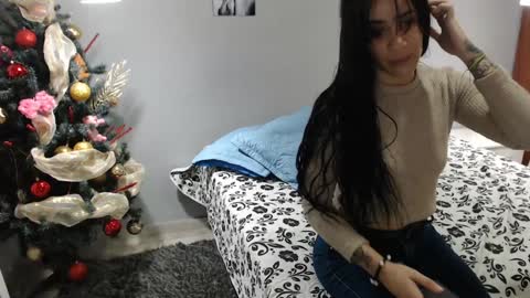 Snapshot of kimandyuk chatting on December 2024 05:40:01 PM Kim  Yuk online show from December 2024 05:40:01 PM