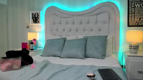 KimBrooks online show from September 2025 11:00:01 AM