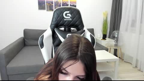 kimi_ivy online show from October 2025 04:24:02 AM