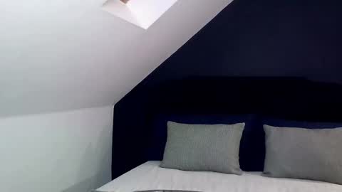     Help me reach 100 thumbs up  online show from September 2025 09:48:02 PM