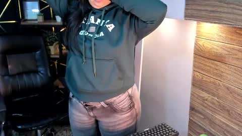 Camila online show from September 2025 03:01:01 PM