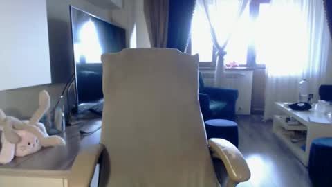 Kim Lee  online show from April 2026 02:33:01 PM