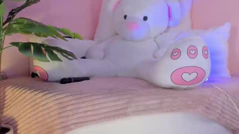 Kim  online show from December 2025 06:25:02 PM