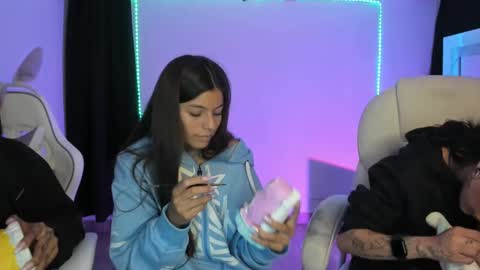 kimmi online show from December 2024 03:04:02 AM