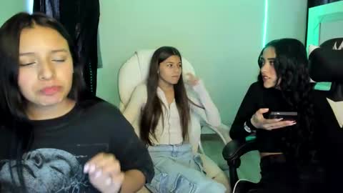 kimmi online show from February 2025 10:42:02 PM