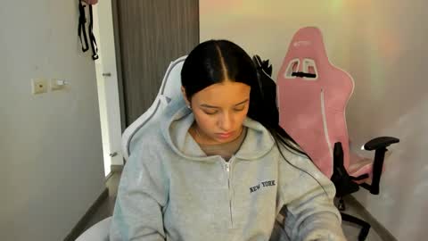 kimmi online show from September 2025 08:20:01 PM