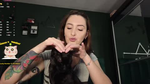 Kimmie online show from December 2025 08:54:01 AM