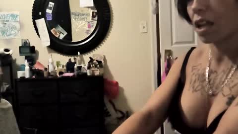 kimmiemode online show from October 2025 02:44:01 AM