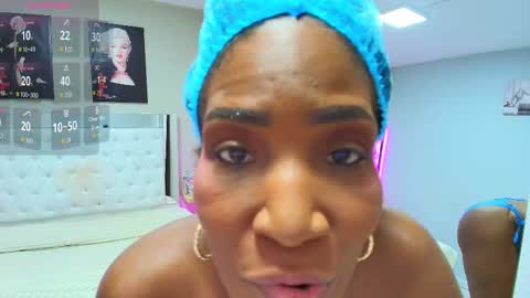 Kim online show from November 2025 12:49:02 PM