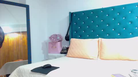 Kim online show from December 2025 02:45:02 PM