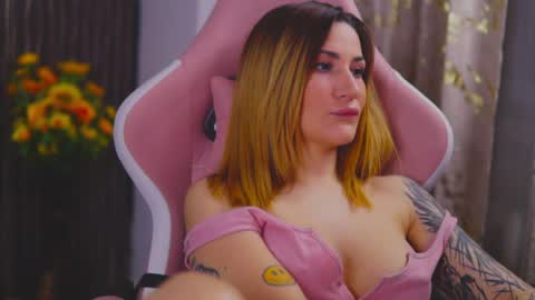 Snapshot of kimskye chatting on February 2025 10:55:01 PM KimSkye online show from February 2025 10:55:01 PM
