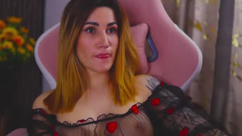 Snapshot of kimskye chatting on February 2025 01:41:02 AM KimSkye online show from February 2025 01:41:02 AM