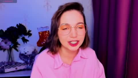 Hazel online show from December 2025 09:12:02 PM