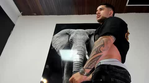 Angel Falconer online show from October 2025 01:44:01 AM