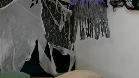 Angel Falconer online show from October 2025 02:46:02 AM