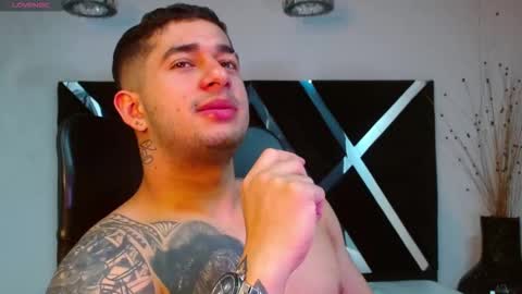 Angel Falconer online show from November 2025 01:15:01 AM