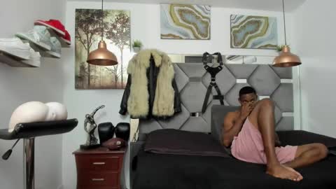 Snapshot of king_fitt_ chatting on January 2025 02:47:02 PM HOT MEN BLACK online show from January 2025 02:47:02 PM