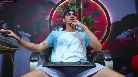 Snapshot of king_voy chatting on November 2025 08:03:01 PM king voy online show from November 2025 08:03:01 PM