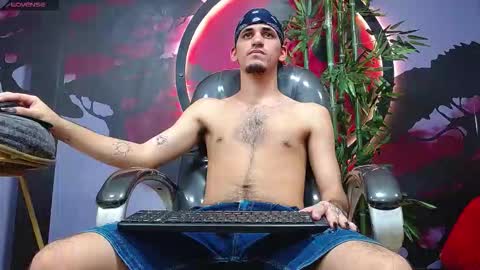 Snapshot of king_voy chatting on November 2025 08:30:01 PM king voy online show from November 2025 08:30:01 PM