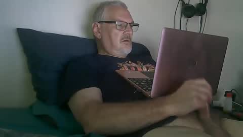 kingtongue10 online show from September 2025 05:13:01 PM