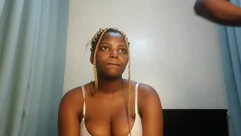 Lola online show from October 2025 09:11:01 PM