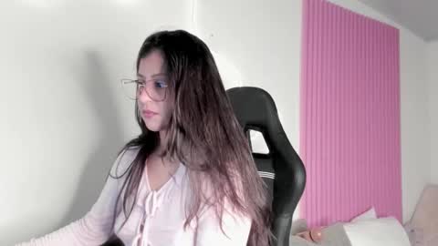 kinky yeyns online show from January 2026 02:47:02 AM