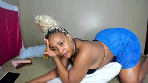Snapshot of kinkylyla chatting on September 2025 07:45:01 AM Kinky online show from September 2025 07:45:01 AM