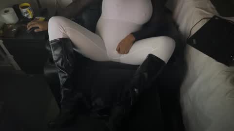 Snapshot of kinkypantyhoseman chatting on February 2025 10:58:01 PM kinkypantyhoseman online show from February 2025 10:58:01 PM