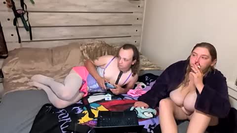 Snapshot of kinkyqueenandpet95 chatting on October 2025 03:53:02 AM kinkyqueenandpet95 online show from October 2025 03:53:02 AM