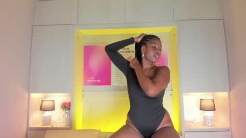 M A R A  online show from December 2025 07:51:02 PM