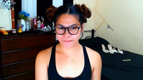 Snapshot of kira_amethyst chatting on March 2026 05:05:01 PM KIRA online show from March 2026 05:05:01 PM