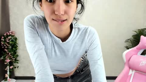 Aura online show from November 2025 01:06:02 AM