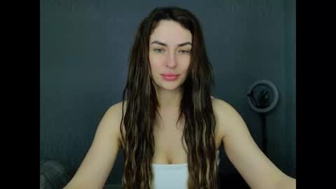 Snapshot of kira_love1 chatting on April 2026 05:44:02 AM Kira love1 online show from April 2026 05:44:02 AM