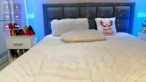 Kira online show from December 2024 05:04:02 AM