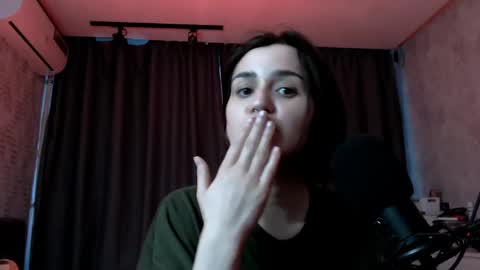 Snapshot of kira_yammy chatting on May 2026 01:02:04 AM Kira follow me online show from May 2026 01:02:04 AM