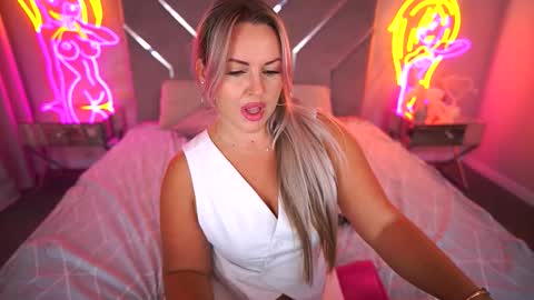 Kira online show from September 2025 10:21:02 PM