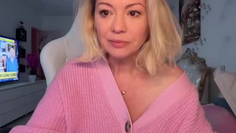 KiraDivine online show from December 2024 01:33:01 PM