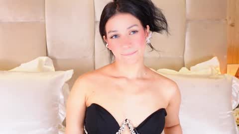 kira online show from November 2025 04:11:02 AM