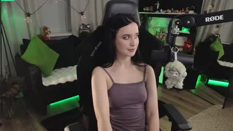 Kira    online show from March 2026 07:32:02 PM