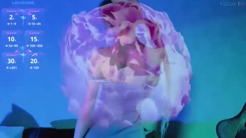 Kira online show from November 2025 05:23:01 PM