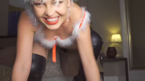 kirasunny online show from December 2024 09:29:02 PM