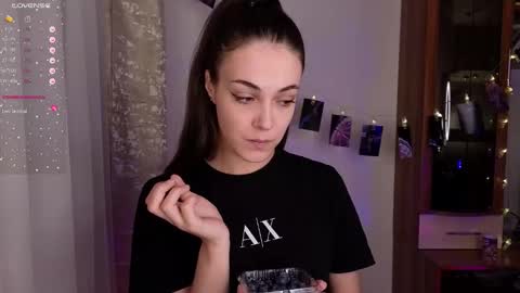 Kira cute online show from November 2025 09:30:02 PM